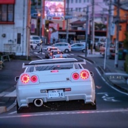 boostlust:  That View 🌆 Nissan Skyline r34 📍 ✌🏻 DoubleTap 🤘🏻 💡 Follow @BoostLust 🚗💨 👻Add on Snap @ BOOSTLUST 👻 🔌 Owner 🤘🏻 @uae_rp28 (em Booty Big)