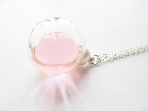 kawaiistomp:  Crystal ball necklace ~ (credit porn pictures