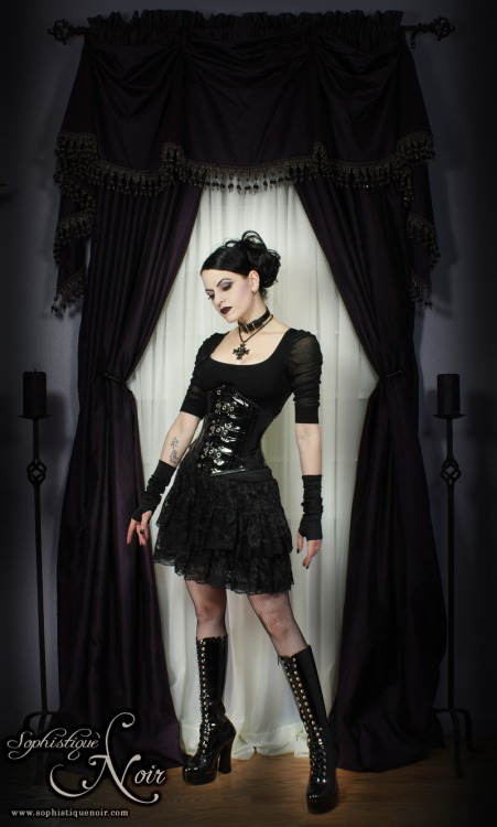 victorian-goth:  Victorian goth http://victorian-goth.tumblr.com/