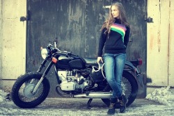 caferacerpasion:  Biker girl | www.caferacerpasion.com