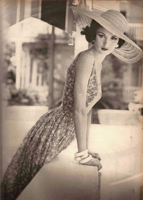 theniftyfifties:  1950s summer fashion. 