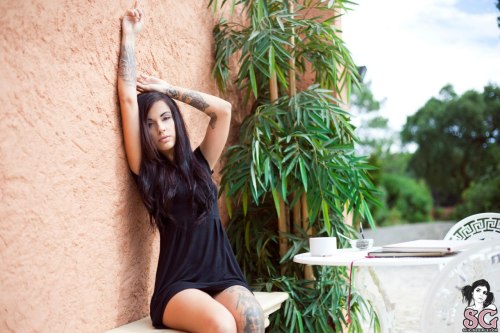 sglovexxx:  Illusion Suicide - Golden Heart https://suicidegirls.com/girls/illusion/album/1392729/golden-heart/