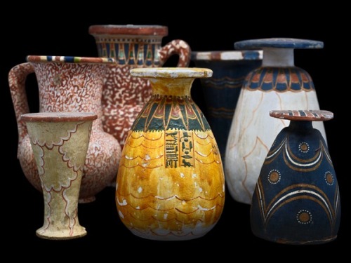 Imitation stone vesselsThese vessels are made of wood or clay and painted to look like stones such a