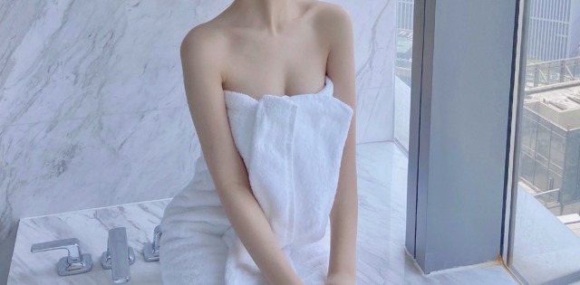 yuzuki99:每次洗了澡就怕浴巾裹不好，然后？？？？？你们猜怎么着？喜欢我的小哥哥记得关注我哦，主页伽Q