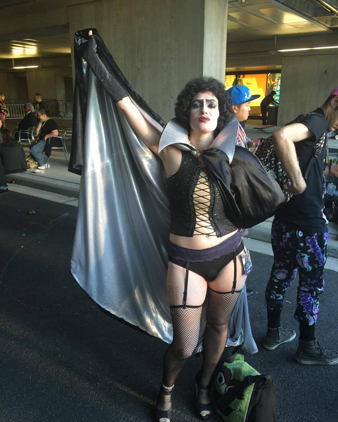 demongurl6:
“ The one and only Dr. Frankenfurter! I got to touch frankenfurter package! Lol #throckyhorrorpictureshow #nycc #nycc2015 #cosplay #drfrankenfurter
”
hey, that’s me!