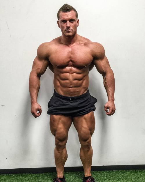 themuscleworshipdiaries:  Ridiculously hot Canadian bodybuilder Samuel Dixon!