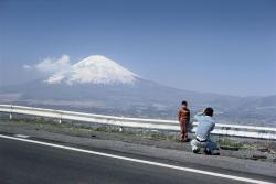 swedesinstockholm:  taishou-kun: Elliott Erwitt  Mount Fuji 富士山, Japan - 1977 