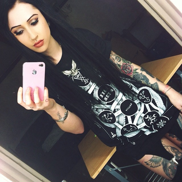 aprilninetyfour:  Going shopping 😓 