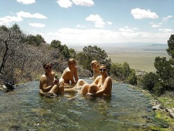 nakedattheriver:  Piscine avec vue