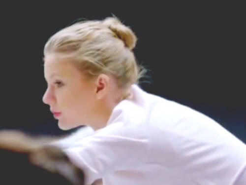taylorswiftnbuns: swiftingcats:  Taylor Swift + Hair Buns Bun is up, mind is out