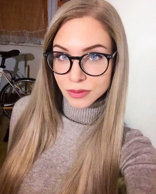 studiocw: Bike & Glasses So Sexy www.instagram.com/larisa.chinces