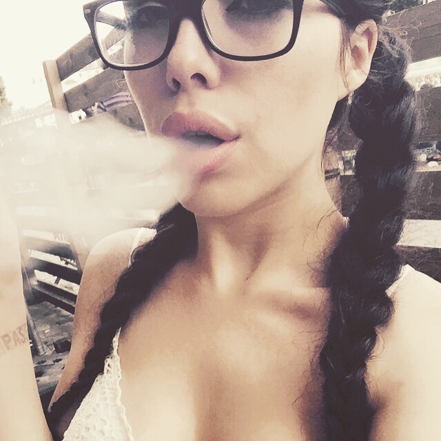 wanda-coxxx:  Wow!  I really am starting to get turned out to “Miss Melissa”