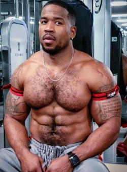 heavybtm-blog:  whtnblkfreaks:  dc-downlow-blog:  strgblkm:Dc-DownLow-Blog🍫  Pecs 💦👅💦‼️  I’ll keep it on the low! 🤩🤩🤩