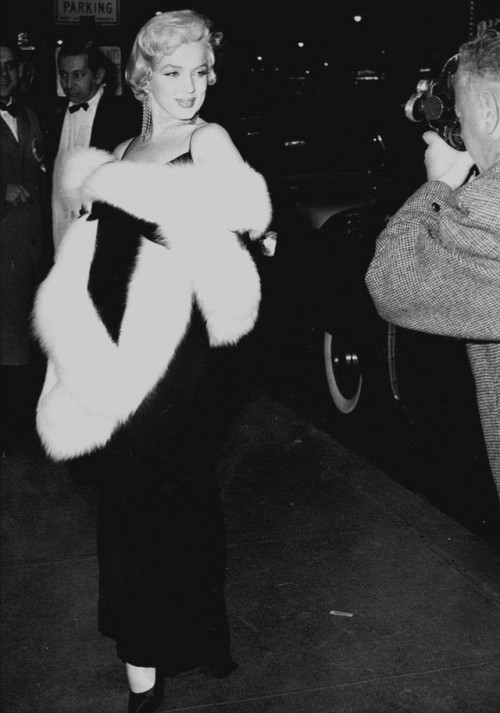 miss-vanilla:Marilyn at the premiere of “The porn pictures