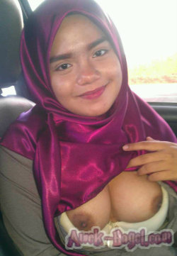 royyy17:  tudungbogel:  Awek Tudung  ..