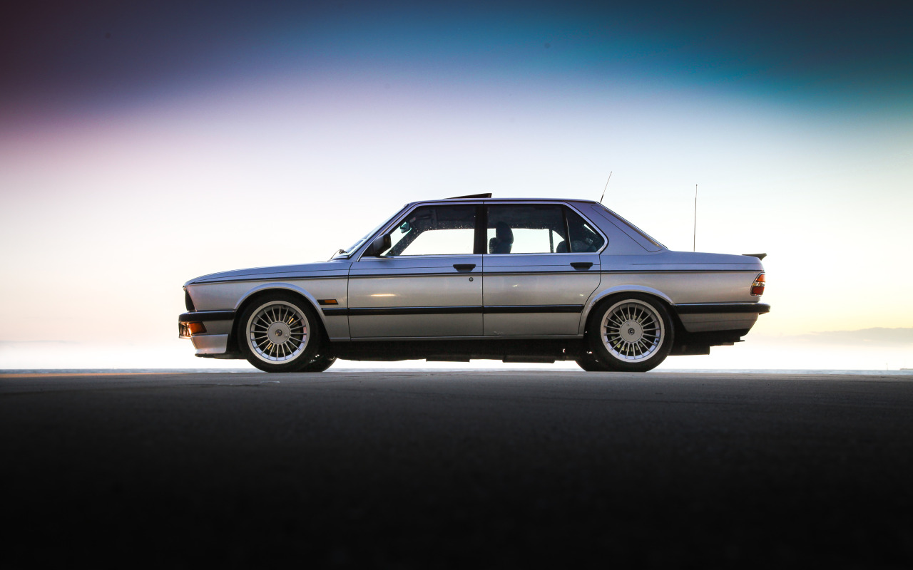 driverdad:  Sunset at 5Another glorious sunset to silhouette the E28. Pfeba spoilers