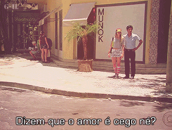 tvorelhabr:  Dizem que o amor é cego né ? Mas acho que tá mais pra burro mesmo !