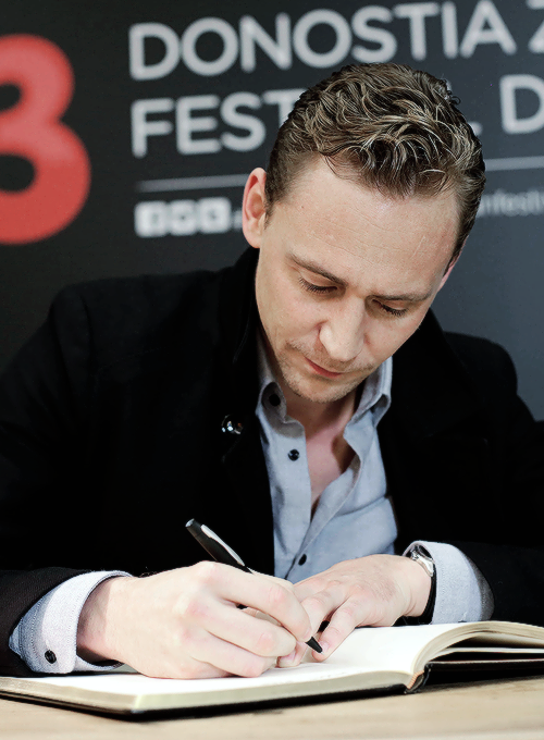 tomhiddletons:Tom Hiddleston (September 22, 2015)