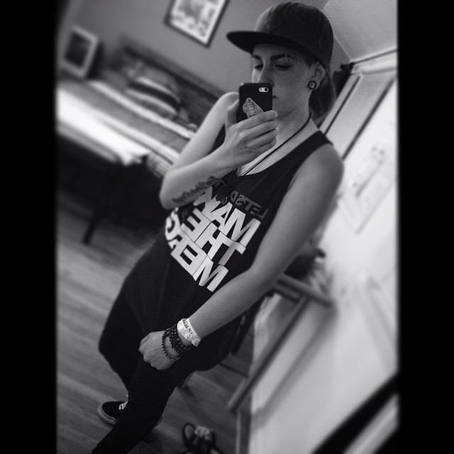twatalesbian:  faqoloqy:  so totally straight  😍😍😍  Yeah, suuuure!