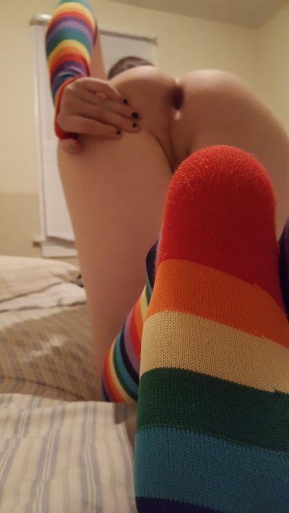 lil-uni:  Rainbow socks and gloves!^^