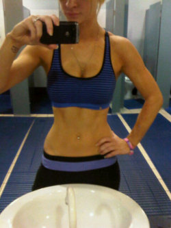 hardbody-fit-girls:  HardBodyFitGirls - Follow us for more fitness girls!