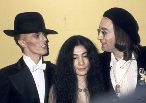 twixnmix:The Righteous Brothers, David Bowie, Yoko Ono, John Lennon, and Roberta Flack backstage at 