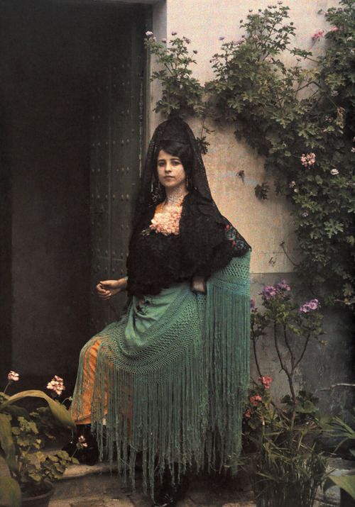 vintageeveryday:   Rare Autochrome pictures of Spanish women in the early 1900s 