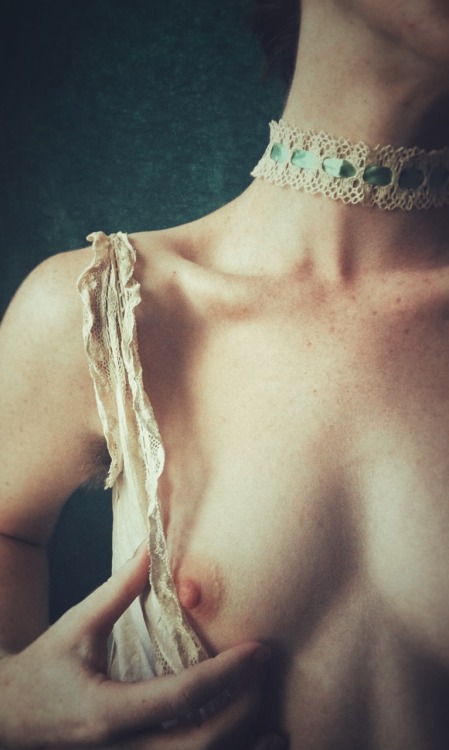 asmallwomanphotography:  Self. 2016.  I’ll be putting the rest of this set up on my patreon later today: www.patreon.com/livsage 