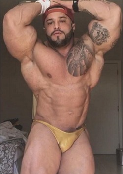 intomusclestuff:  When your rent muscle monster causes you to shoot on his first flex!