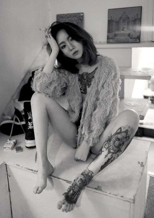 sshilba: skawngur:  Photographer_임진우  who did her tattoos?? I need to know!