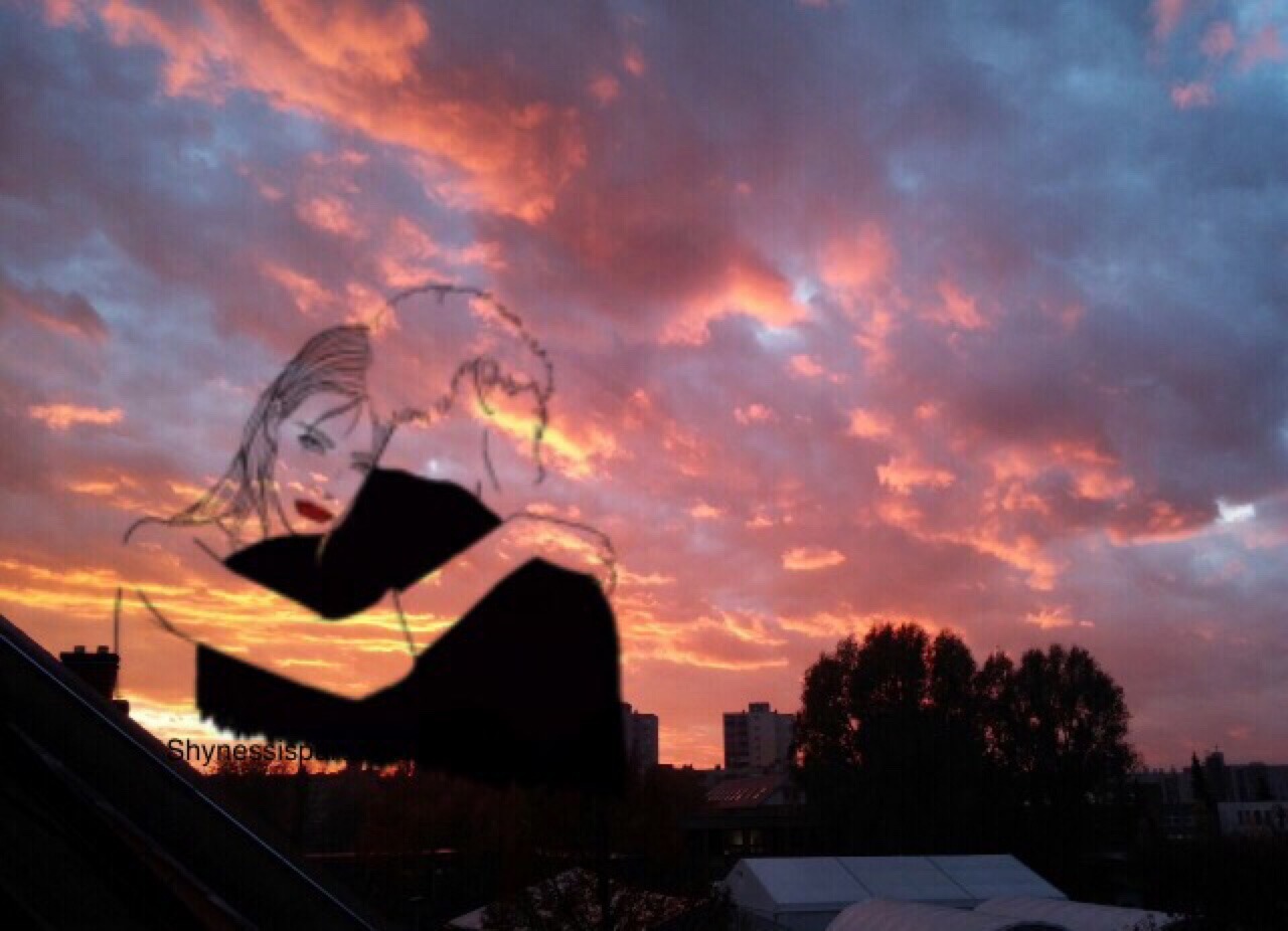 shynessispartofme:  Stringimi adesso, che il mondo non mi piace.