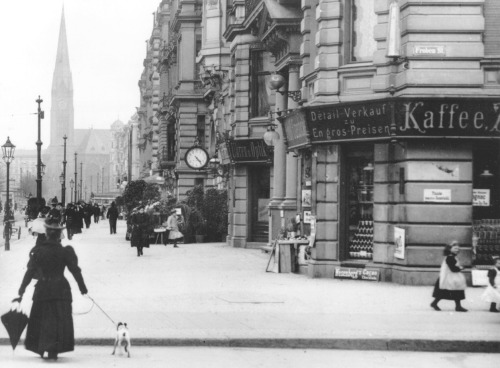 Street scene on Froben-Straße in Berlin- Lichterfelde. Berlin, Germanyca. 1897