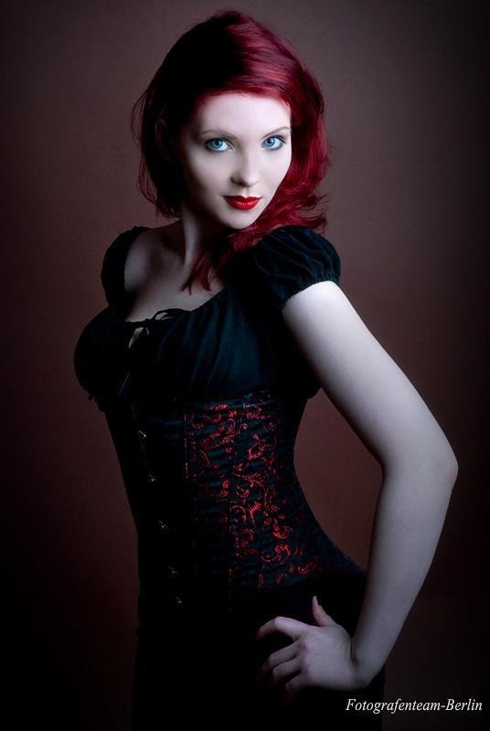 Corsetsandcogs A Lovely Red Corset On A Lovely Redheaded Ladyjust…wow Id Be Lucky Enough To