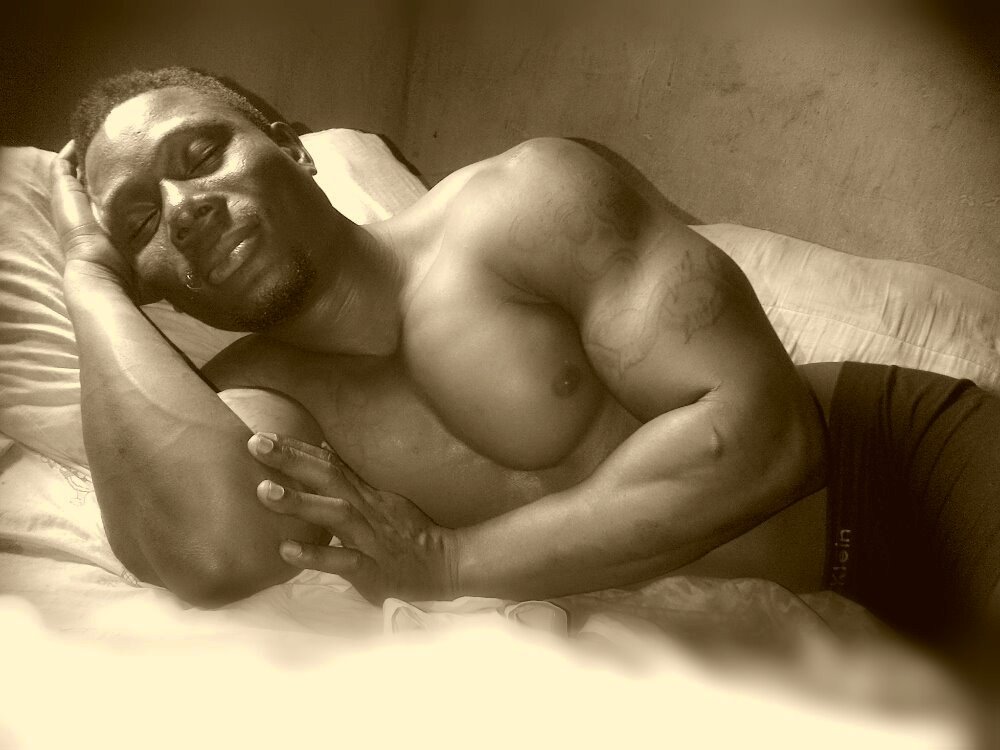 afrobangala:  AfroBangalaReblog, follow:http://afrobangala.tumblr.comSend your submissions