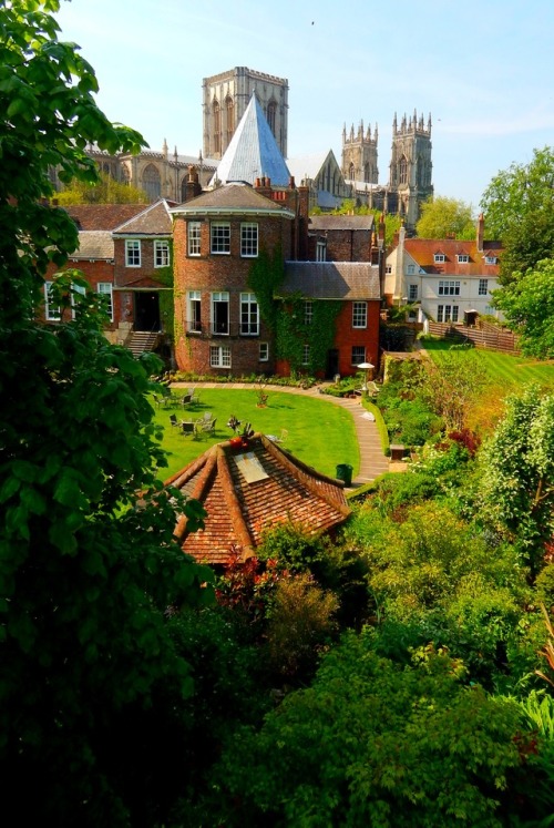 fuckitandmovetobritain:England;NorthYorkshire-   York, Robin Hoods Bay, Staithes, Arncliffe, Yorks