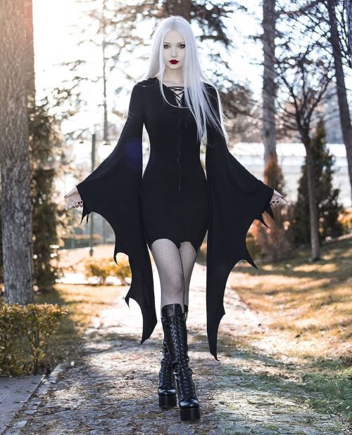 gothicandamazing:  Model: Anastasia EGWelcome to Gothic and Amazing | www.gothicandamazing.com  