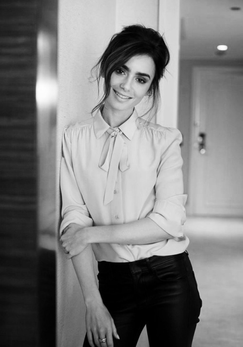 skinnysomnia:Lily Collins is just so damn beautiful