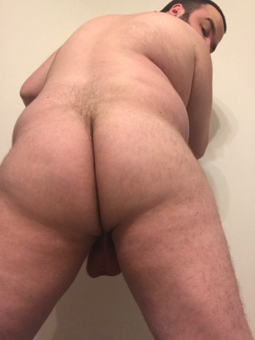 mister-moscato:  gripmonster:  I got my haircut and was feeling cute so I took some pictures of me and my butt :)  Gorgeous cubby