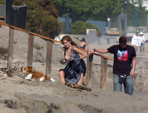 toplessbeachcelebs:  Mischa Barton (Actress) boob slip during a photoshoot in Malibu (July 2005) 