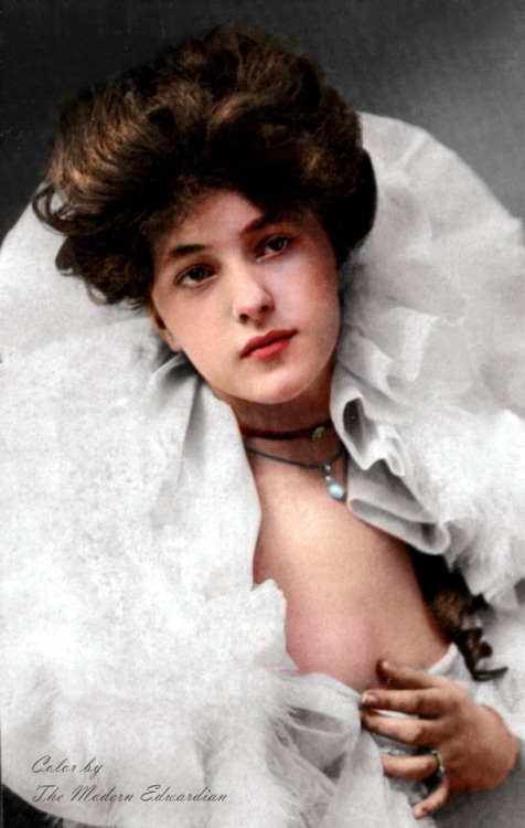 Evelyn Nesbit (Black-and-white to Color comparison)Color by @the-modern-edwardian – also see a