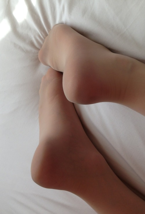 sheerklaudia:  Feet in lovely soft Falke™ tights/pantyhose….they felt gorgeous