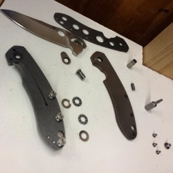 tactpractedc:  My knife exploded.  #spyderco #usnstagram #everydaytactical #everydaycarry