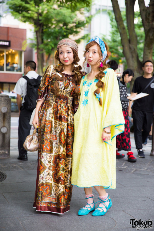 Satomi (a designer) and Hitomi (a web director) on the street in Harajuku wearing retro bohemian loo