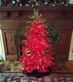 archiemcphee:  Hold on to your tentacles, it’s going to be a red, red Cthulhumas at the quite-possibly-doomed home of Maika, co-editor of the Geyser of Awesome. While her Cthulhumas Wreath Creature guards the entrance to the house, this year there’s