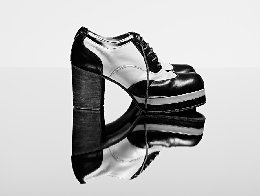 diamondheroes:   David Bowie’s shoes, photograhed by Hedi Slimane. 