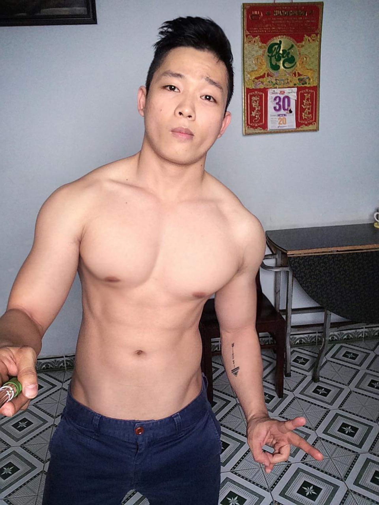 saigonboys:  Lương Tấn Phong - em bot gym mông 95cm body săn chắc, nói chuyện