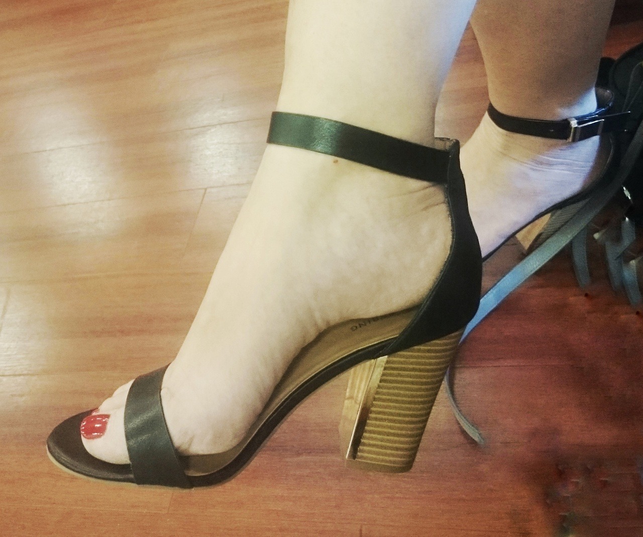 bantor69:  Perfect feet 👣😈