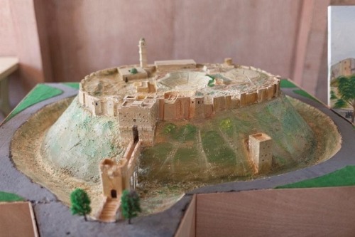 missedinhistory:archatlas:Syria’s Landmarks Restored in Miniature The world has looked on in disbeli