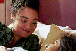 damnthosewords:The Bold Type 2x01 - Kadena Kisses