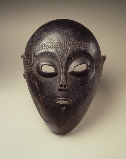 Mask depicting ritual scarification, of the Ngbaka people, Nord-Ubangi province, Democratic Republic